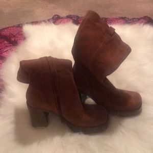 Chunky heel zip up boots